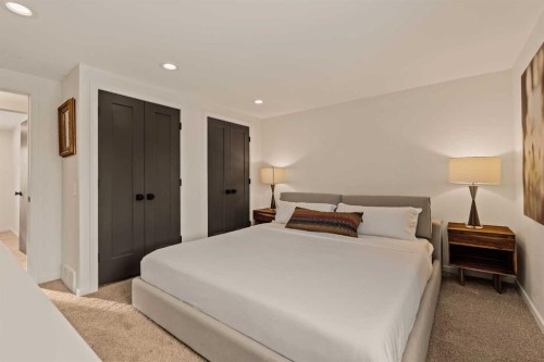 212 Vantage Place Nw, Calgary, AB - Indoor Photo Showing Bedroom