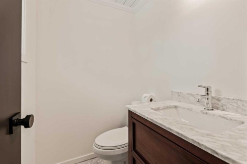 212 Vantage Place Nw, Calgary, AB - Indoor Photo Showing Bathroom