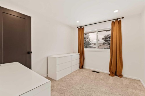 212 Vantage Place Nw, Calgary, AB - Indoor