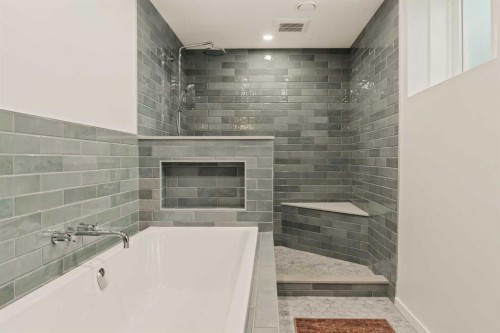 212 Vantage Place Nw, Calgary, AB - Indoor Photo Showing Bathroom