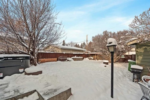 212 Vantage Place Nw, Calgary, AB - Outdoor