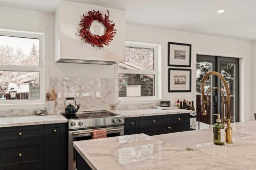 212 Vantage Place Nw, Calgary, AB - Indoor Photo Showing Kitchen