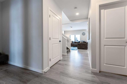 1425 Chinook Gate Glen Sw, Airdrie, AB - Indoor Photo Showing Other Room