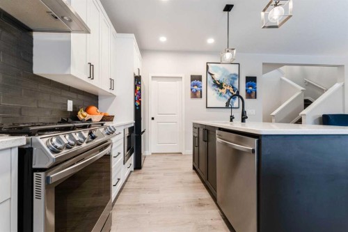 1425 Chinook Gate Glen Sw, Airdrie, AB - Indoor Photo Showing Kitchen With Stainless Steel Kitchen With Upgraded Kitchen