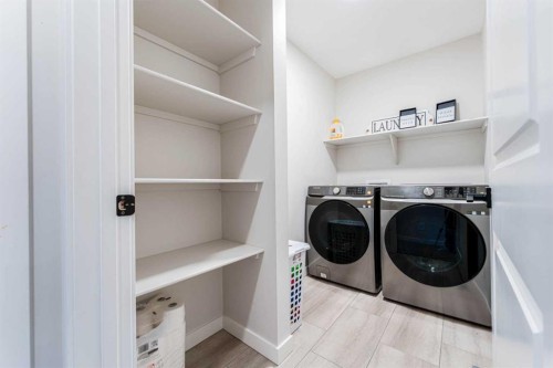 1425 Chinook Gate Glen Sw, Airdrie, AB - Indoor Photo Showing Laundry Room