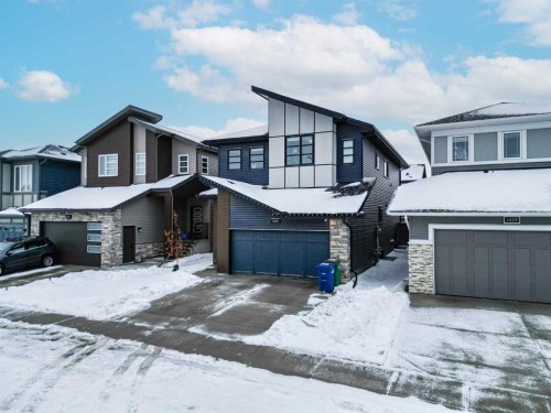 1425 Chinook Gate Glen Sw, Airdrie, AB - Outdoor With Facade