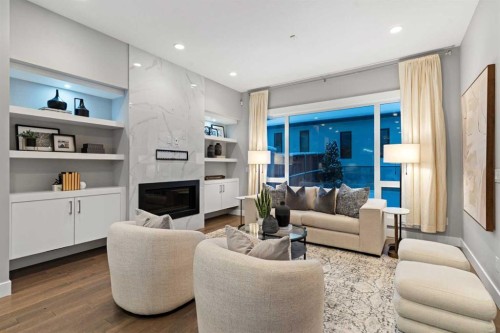 1826 33 Avenue Sw, Calgary, AB - Indoor Photo Showing Living Room
