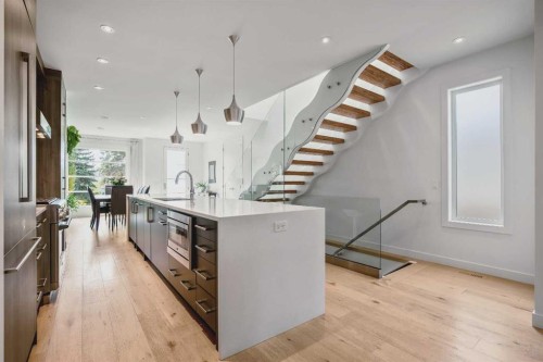 2136 53 Avenue Sw, Calgary, AB - Indoor Photo Showing Kitchen With Upgraded Kitchen