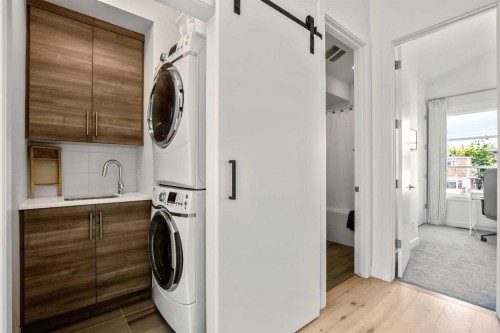 2136 53 Avenue Sw, Calgary, AB - Indoor Photo Showing Laundry Room