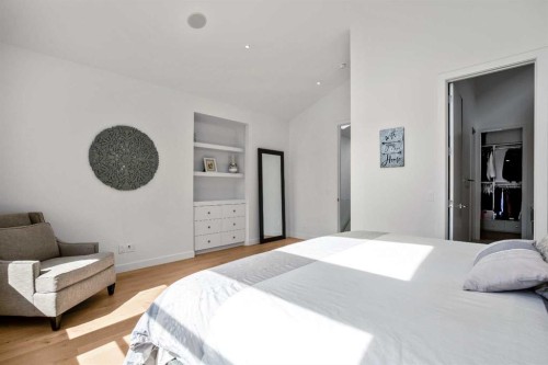 2136 53 Avenue Sw, Calgary, AB - Indoor Photo Showing Bedroom