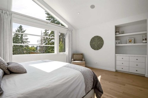 2136 53 Avenue Sw, Calgary, AB - Indoor Photo Showing Bedroom