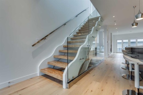 2136 53 Avenue Sw, Calgary, AB - Indoor Photo Showing Other Room