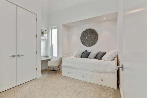 2136 53 Avenue Sw, Calgary, AB - Indoor Photo Showing Bedroom