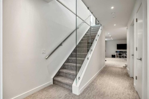 2136 53 Avenue Sw, Calgary, AB - Indoor Photo Showing Other Room