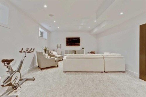 2136 53 Avenue Sw, Calgary, AB - Indoor