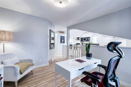 412 Mckerrell Place Se, Calgary, AB - Indoor