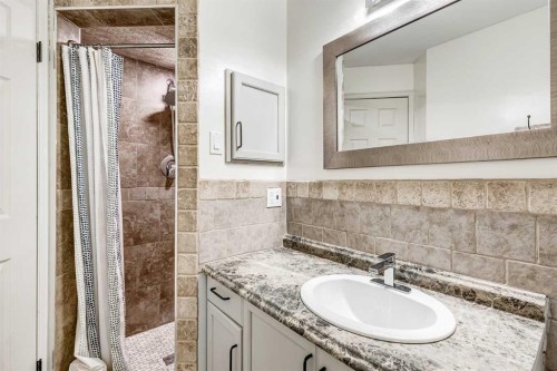 412 Mckerrell Place Se, Calgary, AB - Indoor Photo Showing Bathroom