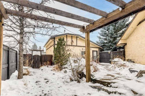 412 Mckerrell Place Se, Calgary, AB - Outdoor