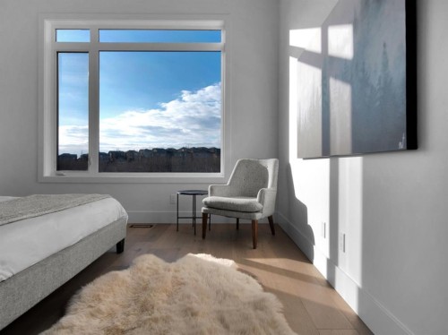 27 Royal Birch Cove Nw, Calgary, AB - Indoor Photo Showing Bedroom