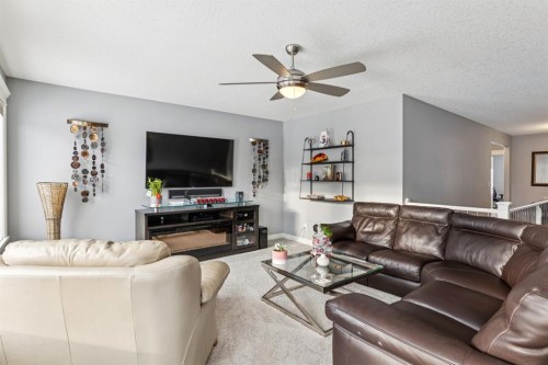 135 Auburn Sound Manor Se, Calgary, AB - Indoor Photo Showing Living Room