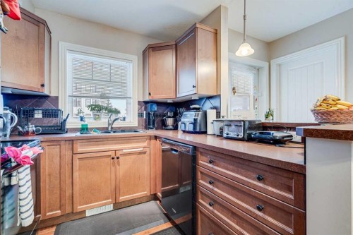 3 Royal Oak Plaza Nw, Calgary, AB - Indoor Photo Showing Kitchen With Double Sink