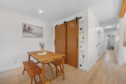 966 Berkley Drive Nw, Calgary, AB - Indoor Photo Showing Dining Room