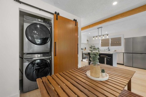 966 Berkley Drive Nw, Calgary, AB - Indoor Photo Showing Laundry Room