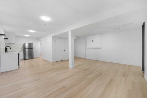 966 Berkley Drive Nw, Calgary, AB - Indoor