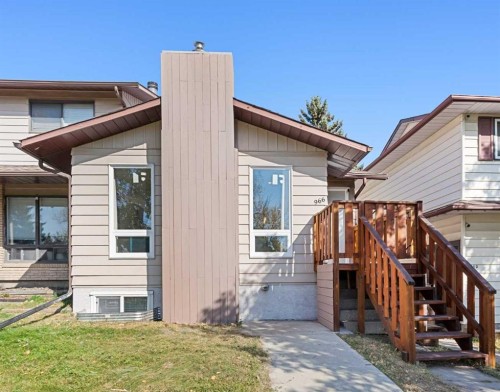 966 Berkley Drive Nw, Calgary, AB - Outdoor