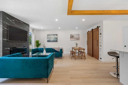 966 Berkley Drive Nw, Calgary, AB - Indoor