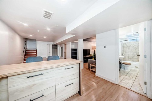 31 Castleglen Crescent Ne, Calgary, AB - Indoor