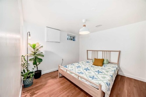 31 Castleglen Crescent Ne, Calgary, AB - Indoor Photo Showing Bedroom