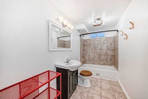 31 Castleglen Crescent Ne, Calgary, AB - Indoor Photo Showing Bathroom