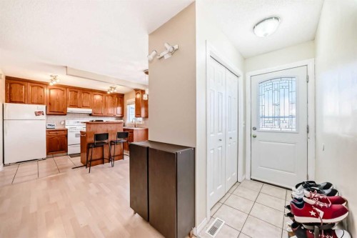 31 Castleglen Crescent Ne, Calgary, AB - Indoor