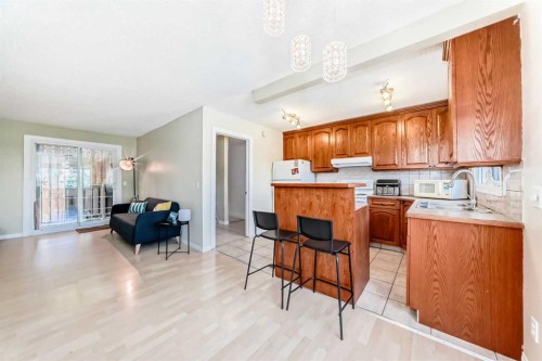 31 Castleglen Crescent Ne, Calgary, AB - Indoor Photo Showing Kitchen