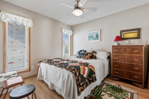 40 Green Meadow Drive, Strathmore, AB - Indoor Photo Showing Bedroom