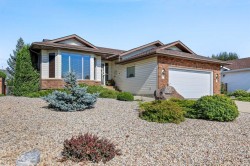 40 Green Meadow Drive  Strathmore, AB T1P 1H2