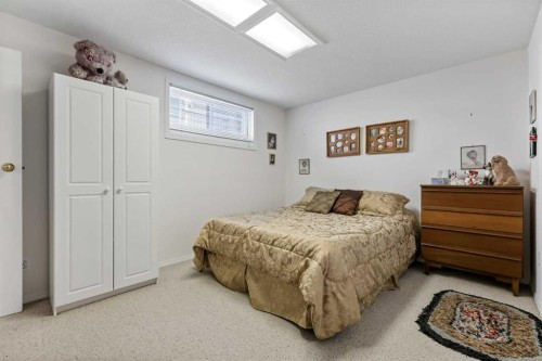 40 Green Meadow Drive, Strathmore, AB - Indoor Photo Showing Bedroom