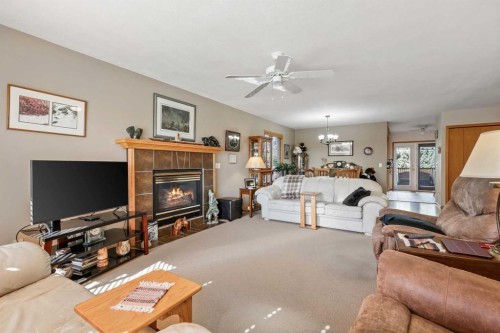 40 Green Meadow Drive, Strathmore, AB - Indoor Photo Showing Living Room With Fireplace