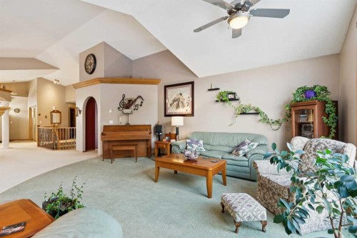 123 Whispering Way, Vulcan, AB - Indoor Photo Showing Living Room
