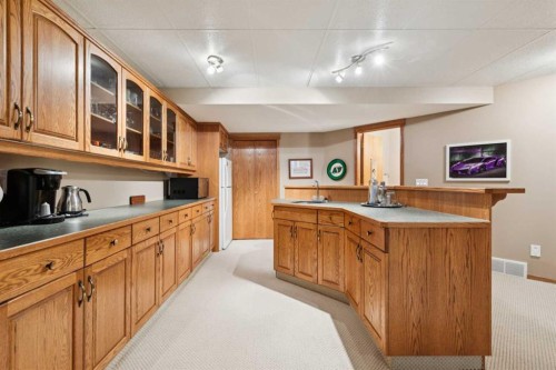 123 Whispering Way, Vulcan, AB - Indoor Photo Showing Kitchen