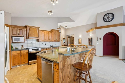 123 Whispering Way, Vulcan, AB - Indoor Photo Showing Kitchen