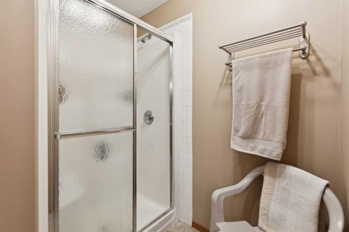 123 Whispering Way, Vulcan, AB - Indoor Photo Showing Bathroom