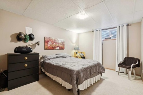 123 Whispering Way, Vulcan, AB - Indoor Photo Showing Bedroom