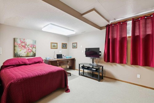 123 Whispering Way, Vulcan, AB - Indoor Photo Showing Bedroom