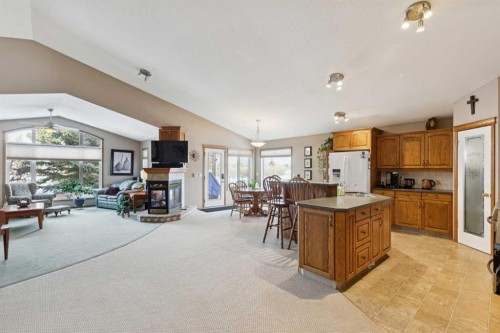 123 Whispering Way, Vulcan, AB - Indoor Photo Showing Kitchen