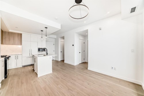 415-8375 Broadcast Avenue Sw, Calgary, AB - Indoor Photo Showing Kitchen