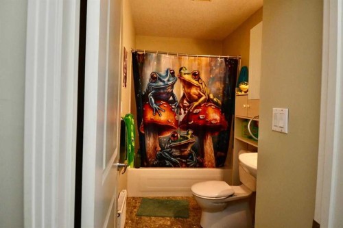 660 1 Avenue, Irricana, AB - Indoor Photo Showing Bathroom