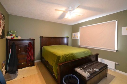 660 1 Avenue, Irricana, AB - Indoor Photo Showing Bedroom
