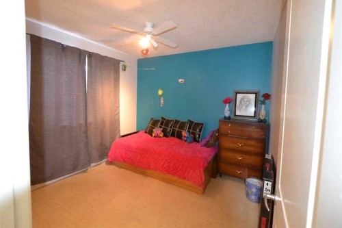 660 1 Avenue, Irricana, AB - Indoor Photo Showing Bedroom
